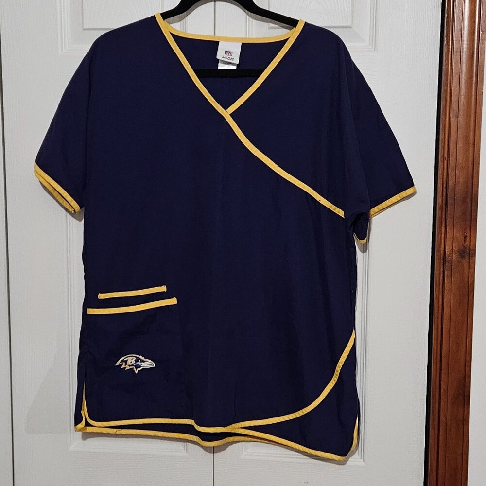 Ladies Baltimore Ravens Scrub Top Size large